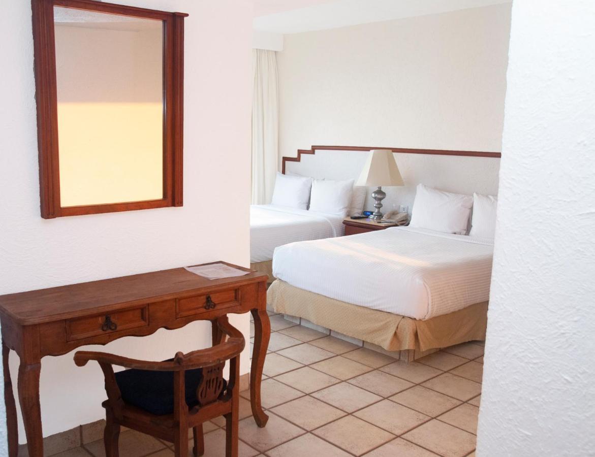 Emporio Ixtapa Hotel Ixtapa  Exterior photo A room at the hotel