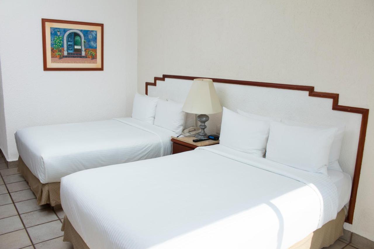 Emporio Ixtapa Hotel Ixtapa  Exterior photo A typical room at the hotel