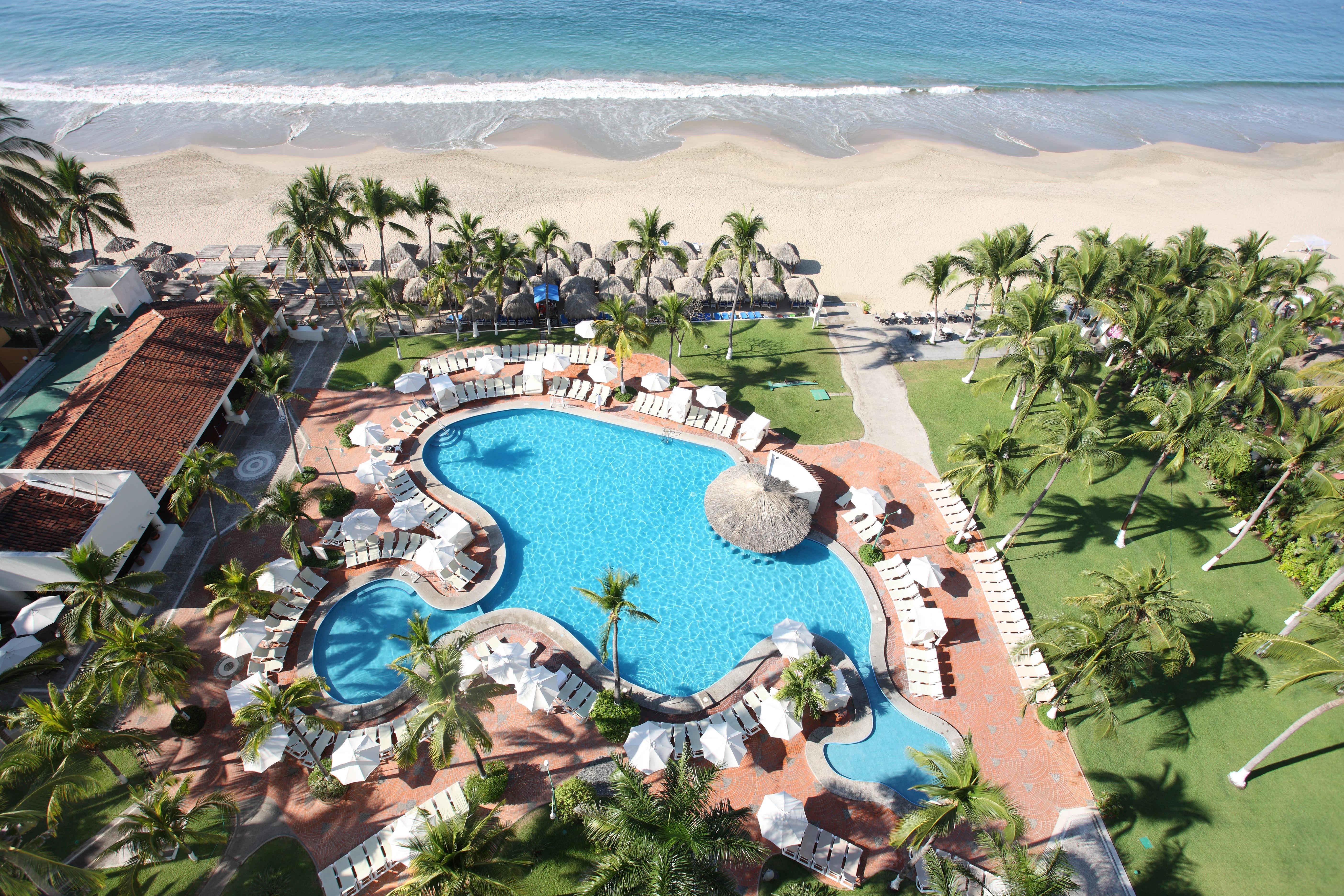 Emporio Ixtapa Hotel Ixtapa  Exterior photo Aerial view of the pool at the Sheraton Beach Resort
